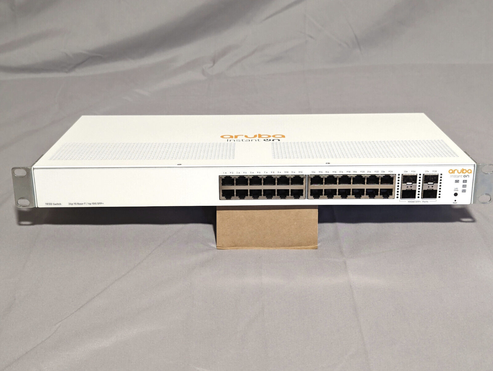 Aruba Instant On 1930 24-Port GbE 4xSFP/SFP+ 10G Managed Ethernet Switch JL682A