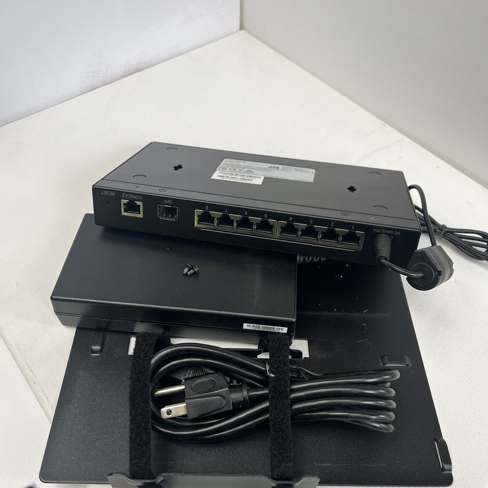 Pakedge SX-8P  Managed POE Network Switch (8 Ports) w/ Rack and Power